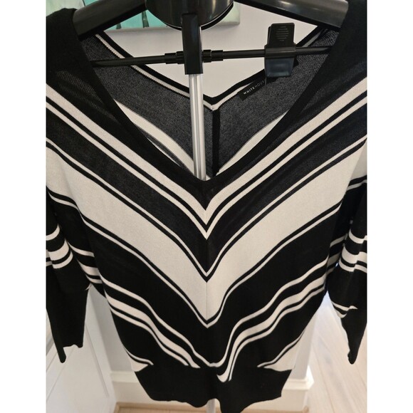 White House Black‎ Market Sweater Women’s Black & White Stripe Double V Size XS - Picture 2 of 5